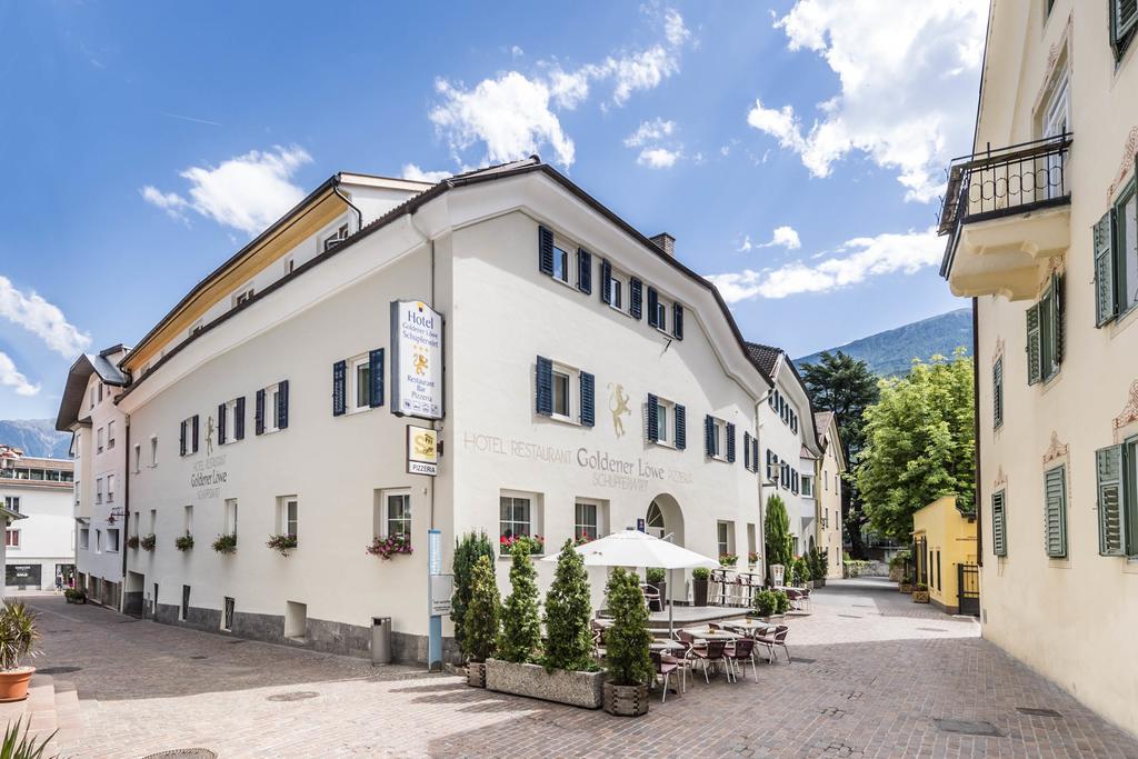 Goldener Loewe - Anno 1773 Hotel Schlanders Buitenkant foto